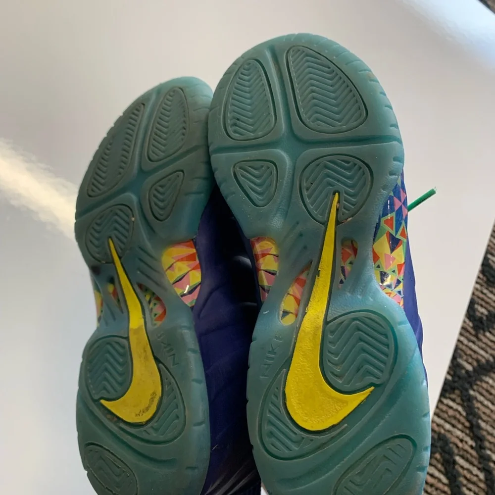 Vibrant Blue Kids Shoes with Green Laces size 3y unisex